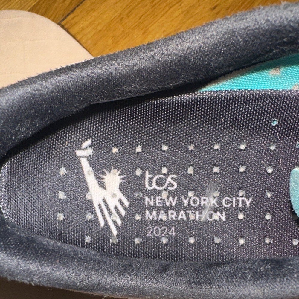 New Balance limited edition TCS NYC Marathon FuelCell SuperComp Elite v4 - Picture 9 of 10